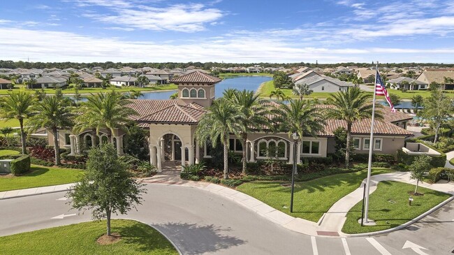 Building Photo - 633 SE Monet Dr