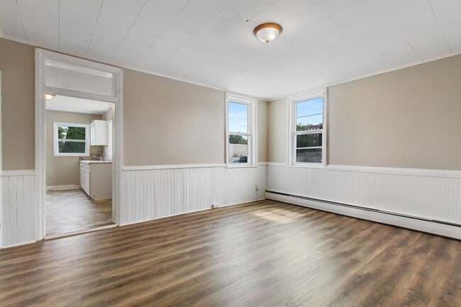 Building Photo - Spacious 3 Bedroom home Located in York, Pa!