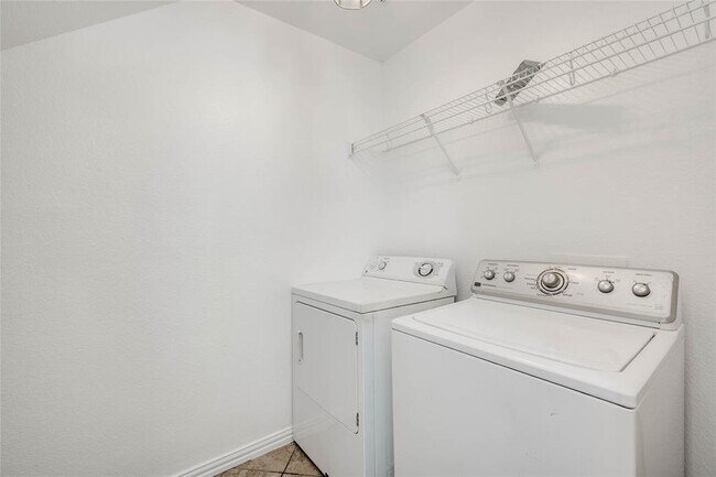 Building Photo - 8705 Davis Oaks Trail