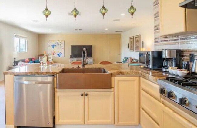 Building Photo - 46755 Highland Palms Dr