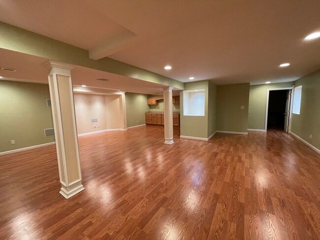 Building Photo - 450 Foxford Dr
