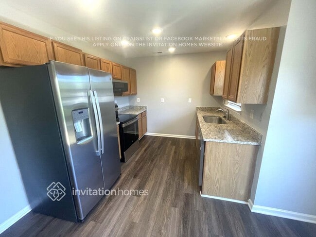 Building Photo - 756 Sir Raleigh Dr