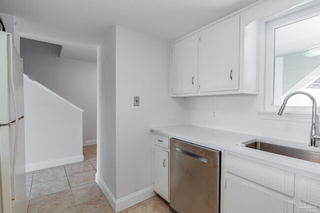 Building Photo - 344 Fort Pickens Rd