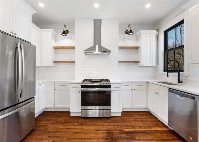 Building Photo - 31 Monadnock St