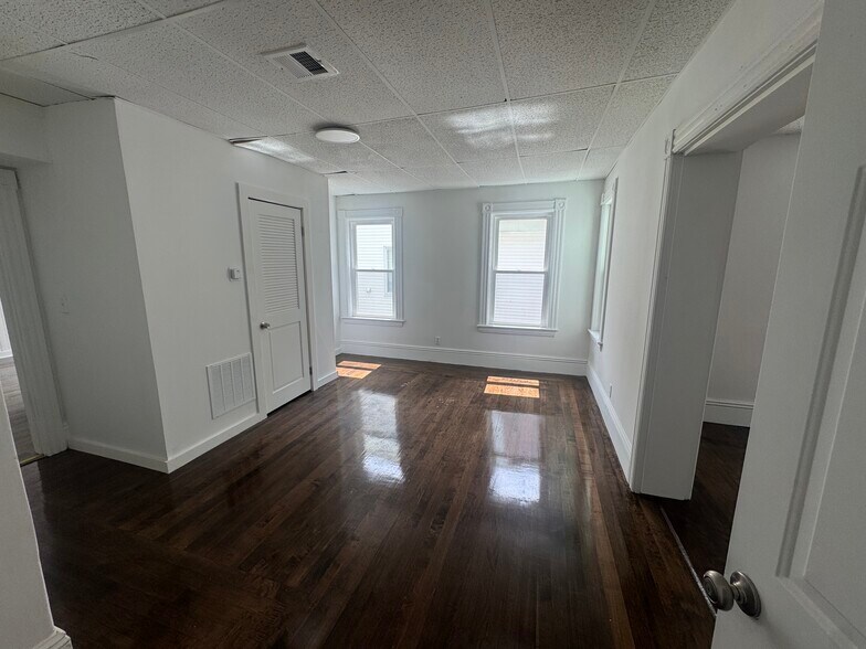 Building Photo - 25 Wyman St