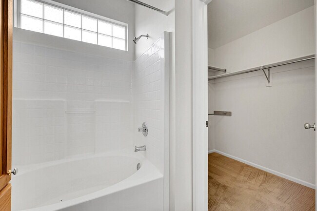 Building Photo - $2,025.00 - 3 Beds, 2 Baths, Single Family...