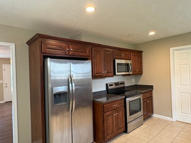 Building Photo - Cute 3 Bedroom Brick Home in Manchester!