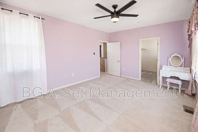 Building Photo - 1653 Northshore Dr