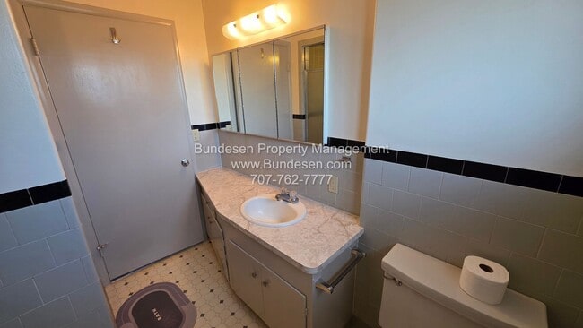 Building Photo - Spacious West Side Petaluma Home for Rent