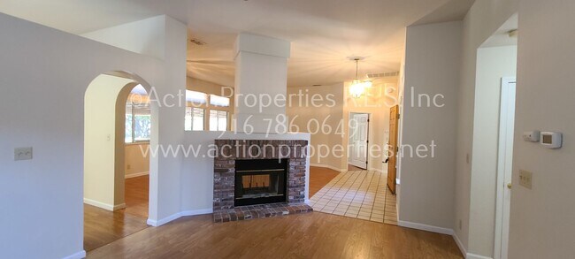 Building Photo - Move In Special! Woodcreek High School Walking Distance, West Roseville Single Story, , 4 Bed 2 B...