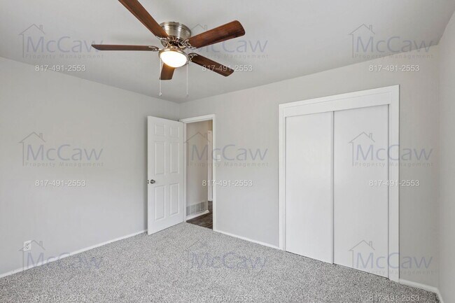 Building Photo - 816 Sandell Dr