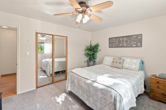 Building Photo - Beautiful 4BED/2BA Tri-Level Home in Widefield Country Club Heights