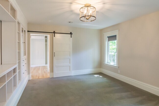 Building Photo - 6bd/3.75ba Seattle Home