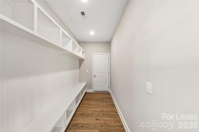 Building Photo - 11507 Vly Oaks Ln