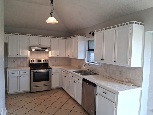Building Photo - 3801 Riverrock Dr