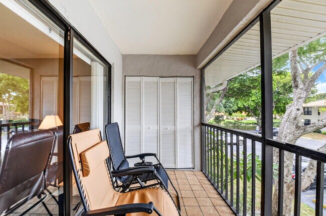 Building Photo - 9900 Pineapple Tree Dr