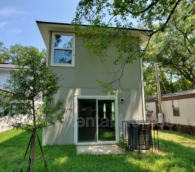 Building Photo - 8914 Dandy Ave