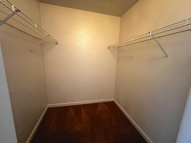 Building Photo - SPACIOUS 2BED/2BATH CONDO * SECOND FLOOR UNIT*