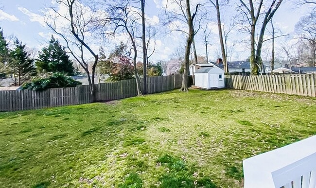 Building Photo - Immaculately Renovated 3 Bedroom 1.5 Bathr...