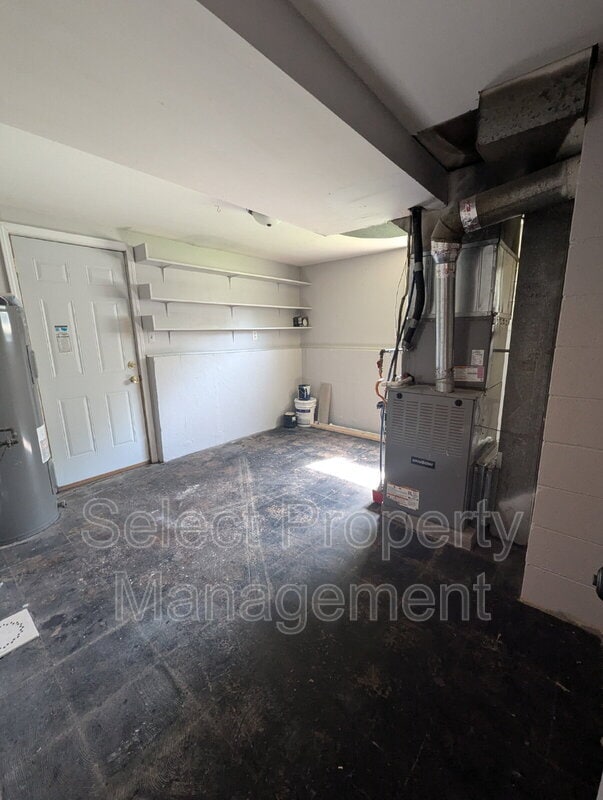 Building Photo - 6315 Midfield Dr