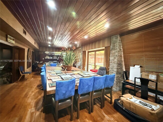 Building Photo - 5877 SW 123rd Ave