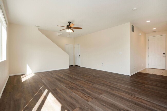 Building Photo - 4 Bedroom Home on Corner Lot in Quiet Jaco...