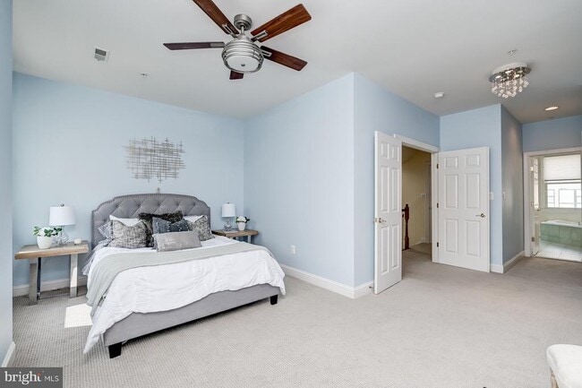 Building Photo - 1236 Harbor Island Walk