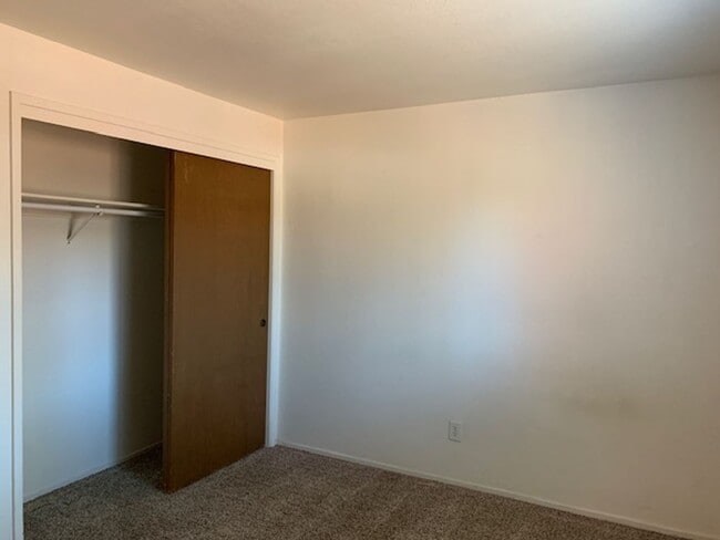 Building Photo - 3 Bedroom, 2 full Bath suite PLUS a PRIVATE fenced backyard w/garden shed.