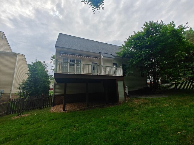 Building Photo - 4 bedroom home with a garage on cull de sa...