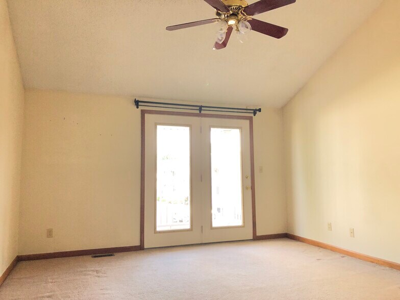 Building Photo - 4615 Chestnut Ridge Rd