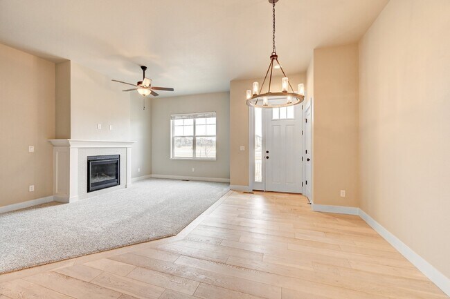 Building Photo - $2,350.00 - 2 Beds, 2.5 Baths, Townhouse i...