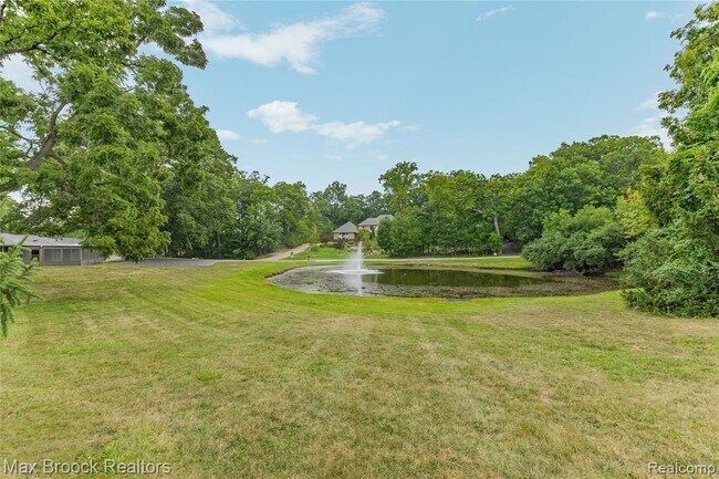 Building Photo - 3988 Lakeland Ln