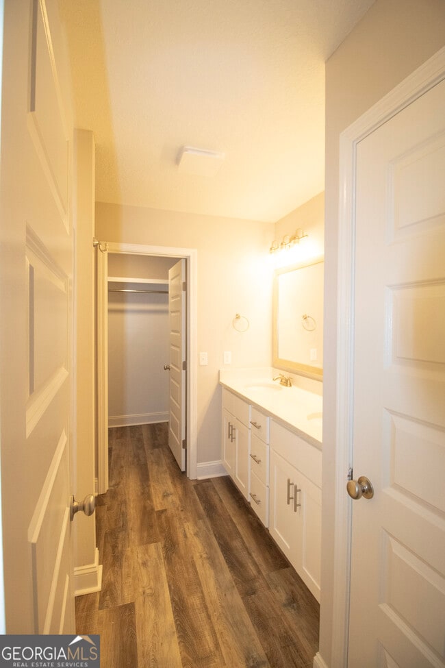 Building Photo - 106A Woodsedge Dr