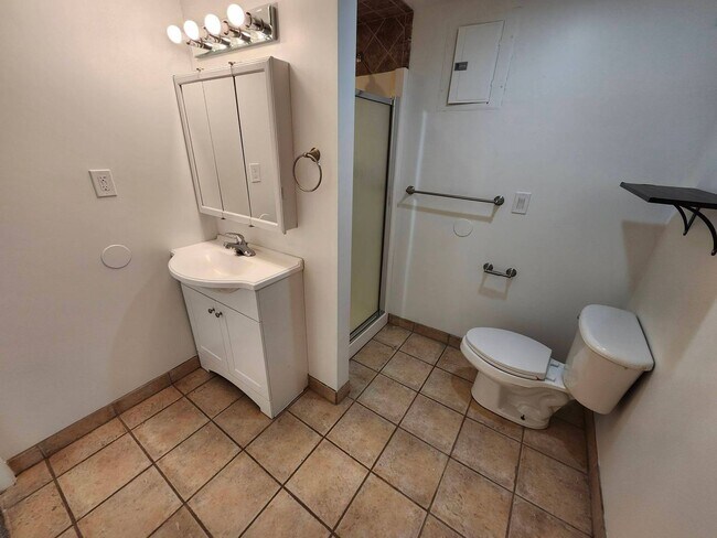 Building Photo - Newly Renovated 3 Bed 2 Bath Home in Kearns!!!