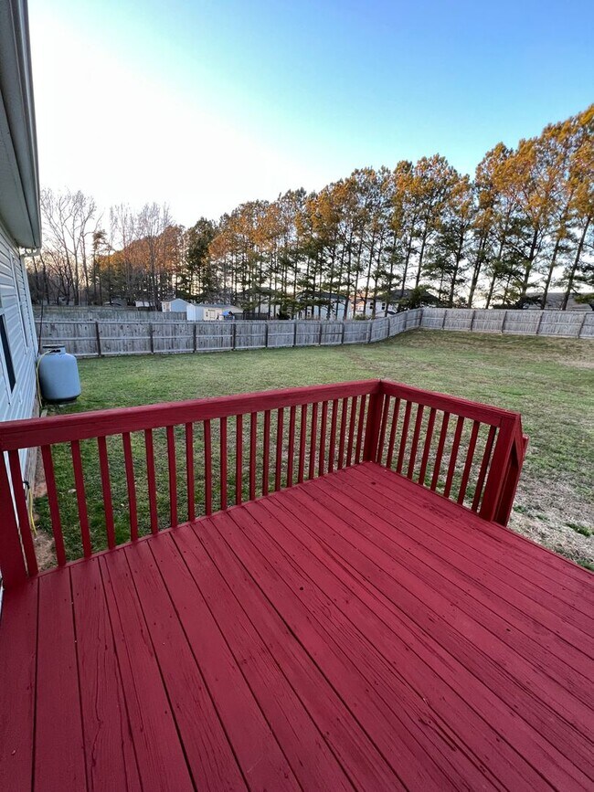 Building Photo - Beautiful 3 bed Ranch on Half an Acre with...