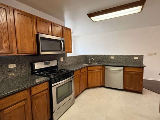 Building Photo - 345 Abington Woods Dr