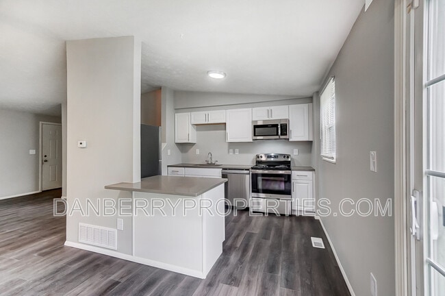 Building Photo - 3539 Turret Green Dr