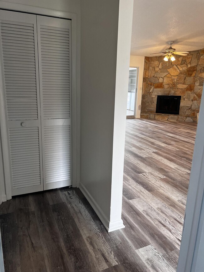 Building Photo - 4803 Triton Ct W