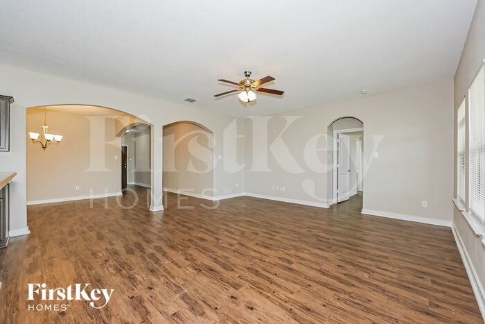 Building Photo - 708 Woodcrest Dr