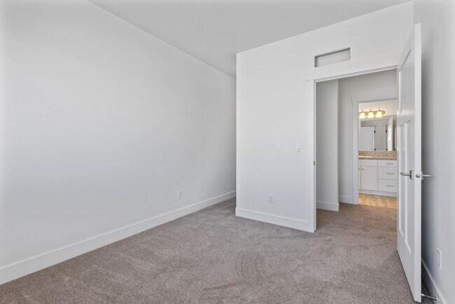 Building Photo - MODERN 3 BED 2.5 BATH HOMES IN ST ANTHONY