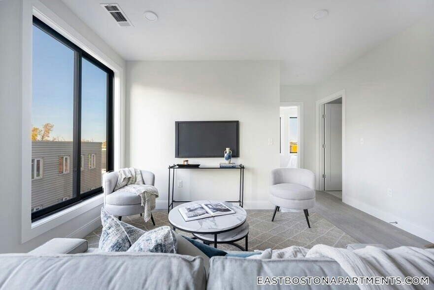 Building Photo - 152 Liverpool St