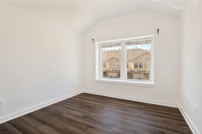Building Photo - Modern 3BD Townhome Near DFW Airport & Major Highways