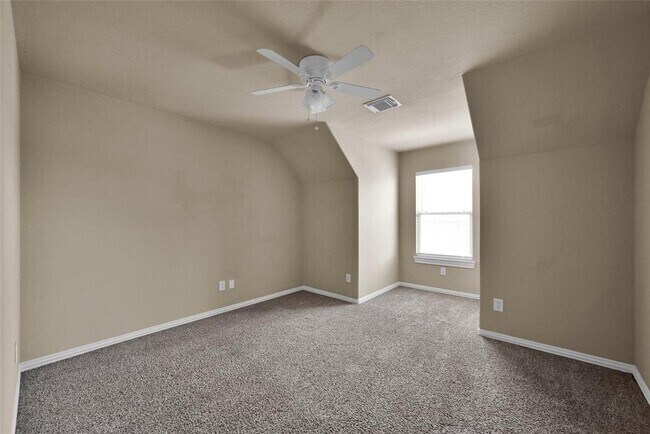 Building Photo - 16804 Falcon Sound Dr