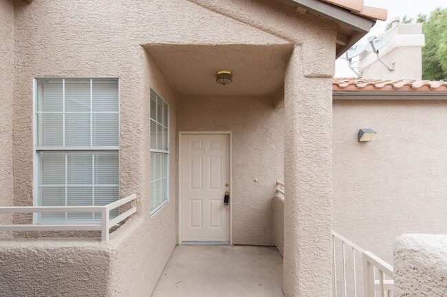 Building Photo - HENDERSON 2 BEDROOM, 2 BATH CONDO IN GATED...