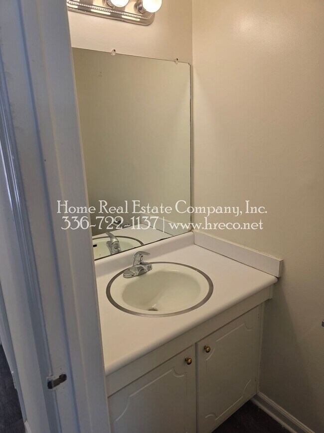 Building Photo - 1449 Brookwood Dr