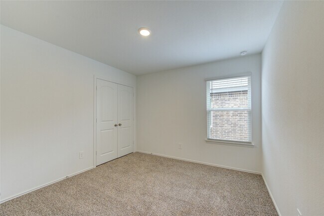 Building Photo - 24434 Elmwood Falls Dr