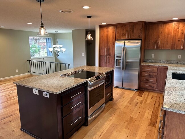 Building Photo - Beautifully updated 4 bedroom 2 bathroom h...