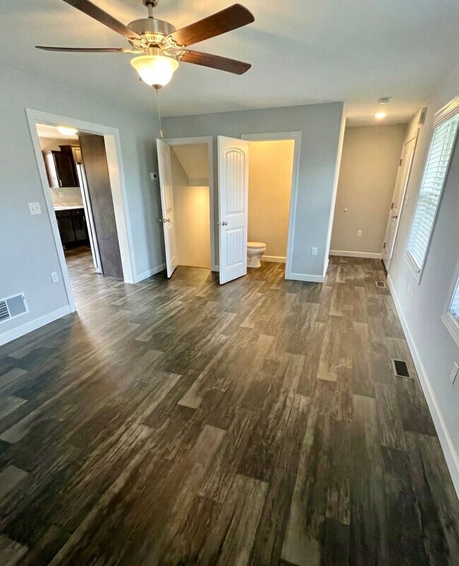 Building Photo - 206 Woodridge Dr