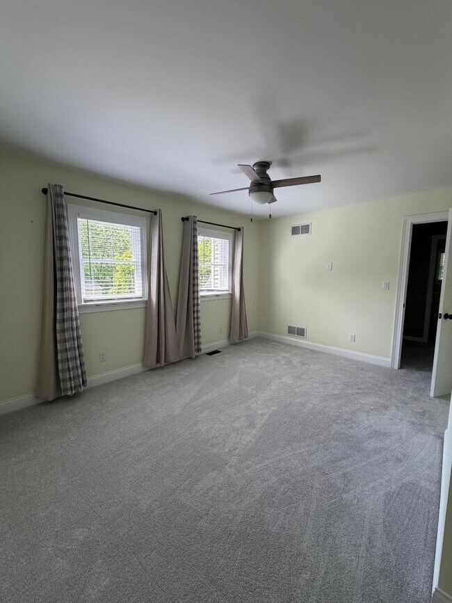 Building Photo - 132 E Muskingum Dr