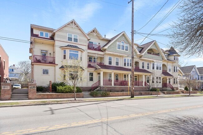 Building Photo - 1037 Williamson St